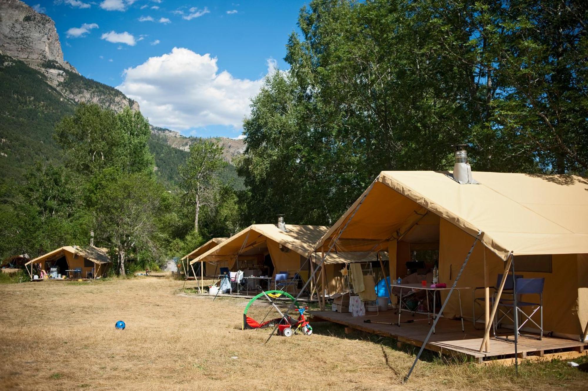 Huttopia Vallouise Bagian luar foto
